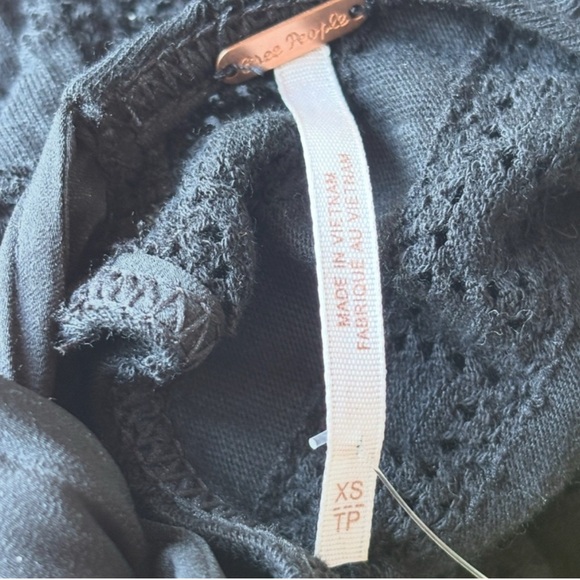 Free People “Star Struck” Eyelet Puff Sleeve Crop Top Black Open Back XS Cotton - Picture 8 of 11